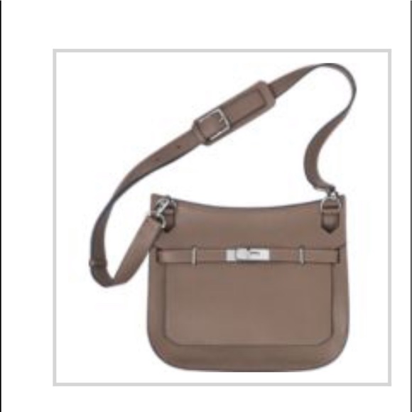 Meet your Posher, Esther - Picture 1 of 2